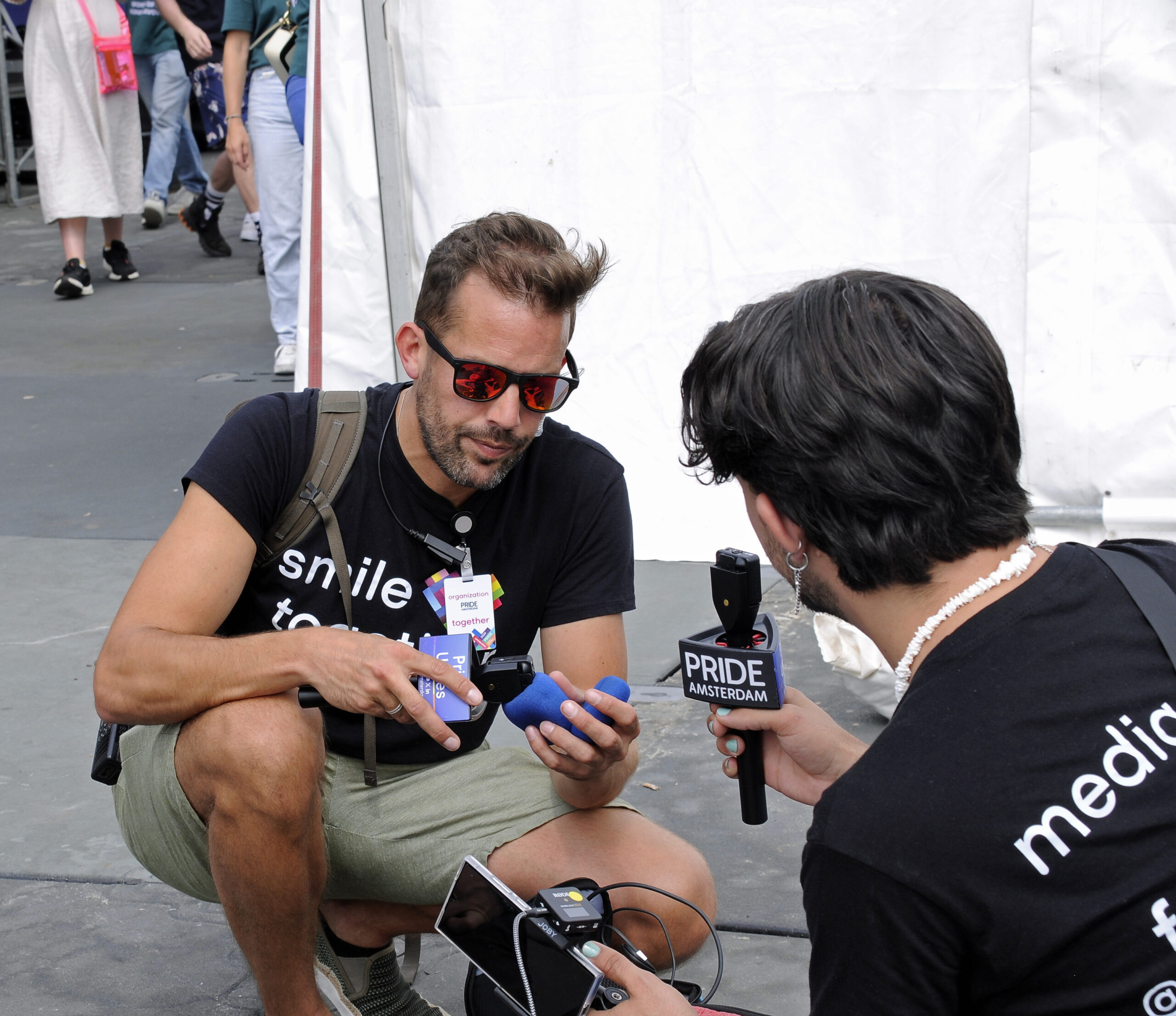 Lars as the social media manager of Pride Amsterdam 2024, instructing and supporting his team during an inspiring chapter of Lars’ journey.